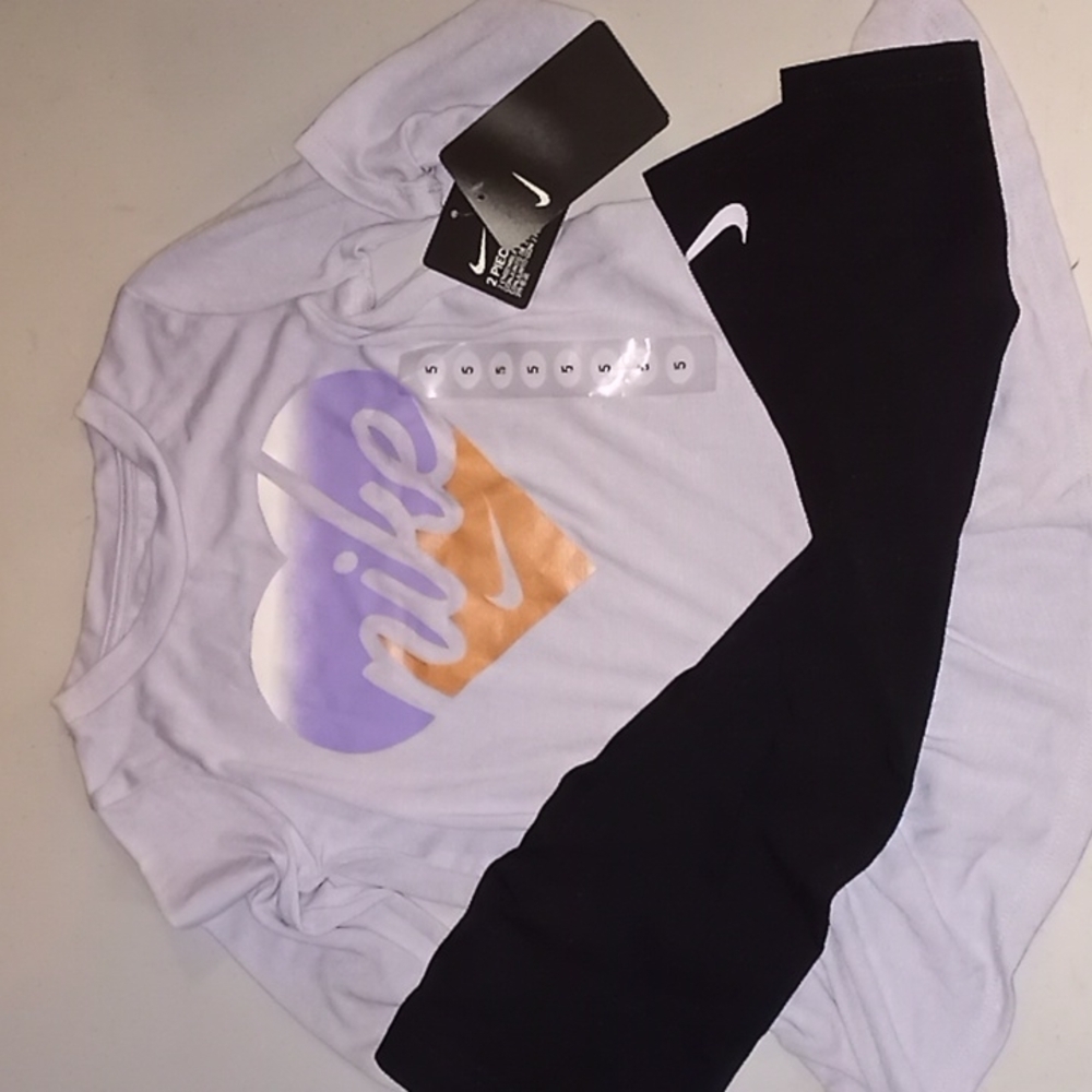 NWT 𝅺Nike Toddler Girl's 5T - 2 piece Lavender & Peach Top W/ Black Leggings